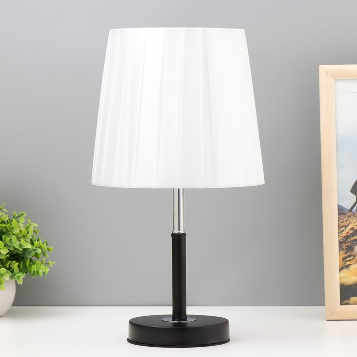 Настольная лампа Настольная лампа "Фиона" Е27 40Вт черно-белый 19х19х36 см RISALUX