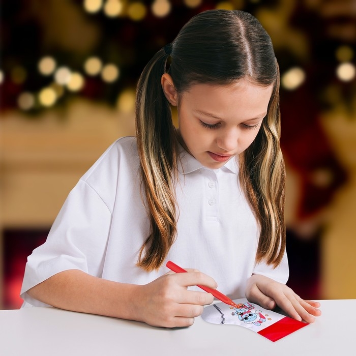 Набор для творчества «Раскрась новогодний сапожок», с фломастерами, 3+ Набор для творчества «Раскрась новогодний сапожок», с фломастерами, 3+