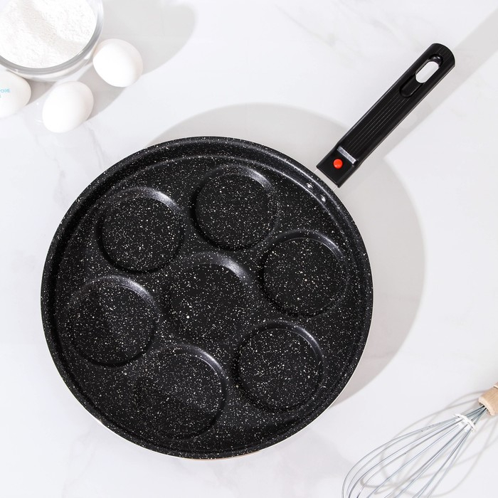 Сковорода-оладница «7 оладий», d=30 см, съёмная ручка, антипригарное покрытие, цвет чёрный Сковорода-оладница «7 оладий», d=30 см, съёмная ручка, антипригарное покрытие, цвет чёрный