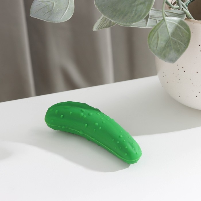 Пробка для бутылки Доляна «Огурчик», 8,5×2,5×2,5см, цвет зелёный Пробка для бутылки Доляна «Огурчик», 8,5×2,5×2,5см, цвет зелёный