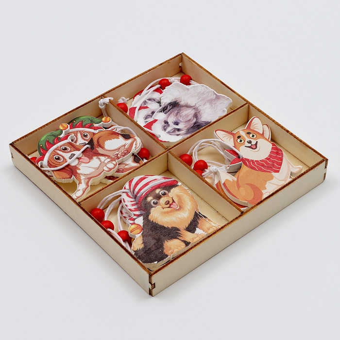 Набор подвесок в деревянной подарочной упаковке 12 шт.13x13x2 см Набор подвесок в деревянной подарочной упаковке 12 шт.13x13x2 см