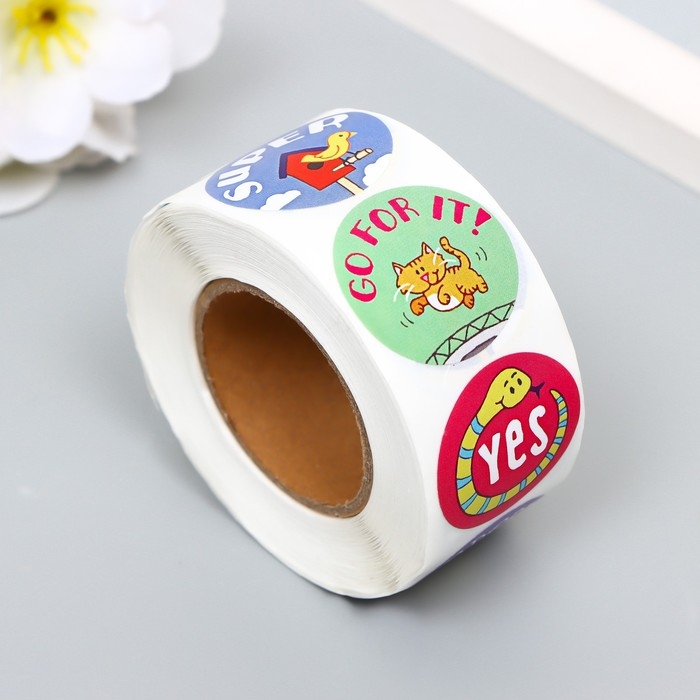 Наклейка бумага Наклейка бумага "Мотивирующие зверята" d=2,5 см 500 шт в рулоне 3х6х6 см