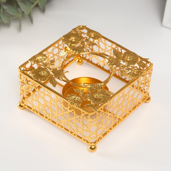 Подсвечник металл на 1 свечу  Подсвечник металл на 1 свечу "Квадрат. Подсолнухи" золото d=5,5 см 10х10х5,6 см