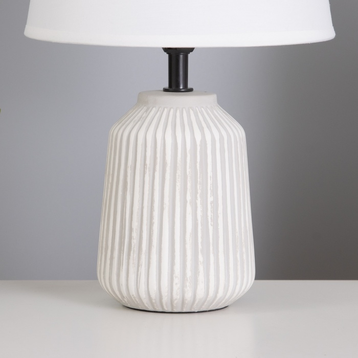 Лампа настольная Лампа настольная "Линии" 1х40Вт Е14 белый/серый 20х20х32см