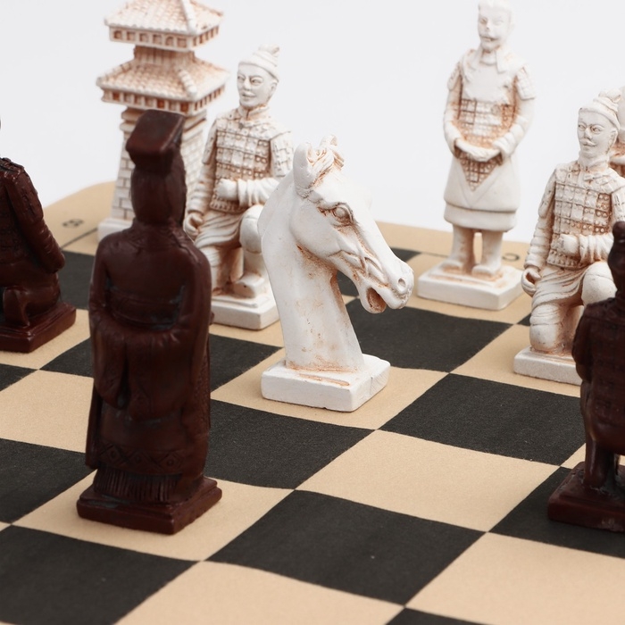 Шахматы настольные сувенирные  Шахматы настольные сувенирные "Терракотовое войско" 43х43 см,король h-9,5 см,пешка h-7,5 см
