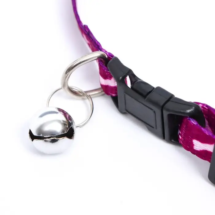 Ошейник Ошейник "Лапки-кости" с бубенчиком, капрон, 30 х 1 см, фиолетовый