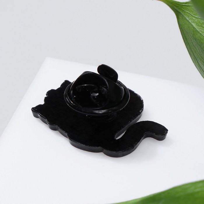 Значок «Коты» объятие, цвет чёрно-белый в чёрном металле Значок «Коты» объятие, цвет чёрно-белый в чёрном металле