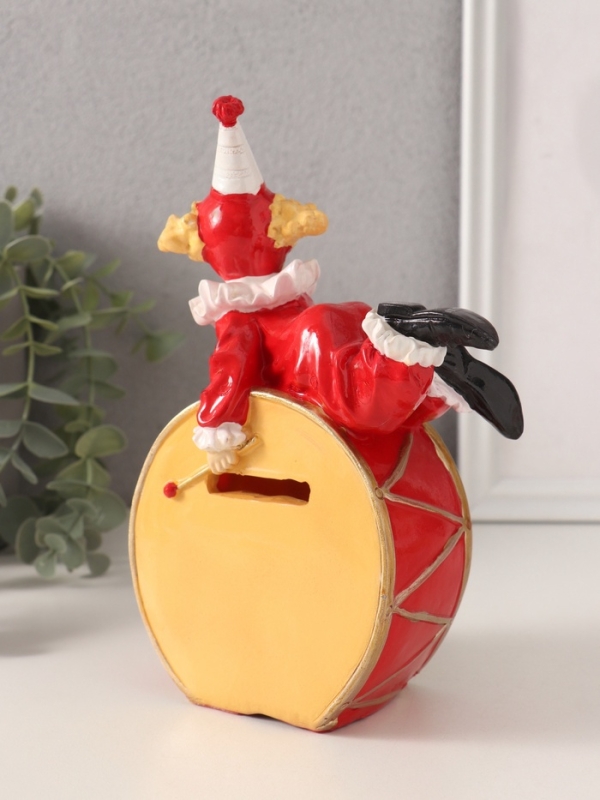 Копилка полистоун "Клоун лежит на барабане" красно-белый 13,5х7,5х20 см