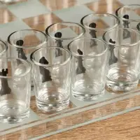 Игра алкогольная &laquo;Пьяные шахматы&raquo;, для взрослых, 32 рюмки, стекло, поле 35&times;35 см