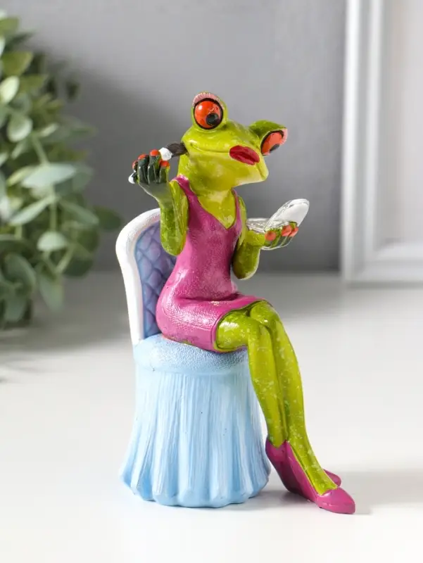 Сувенир полистоун лак "Лягуха в розовом платье наводит марафет" 8,5х8,5х14,8 см