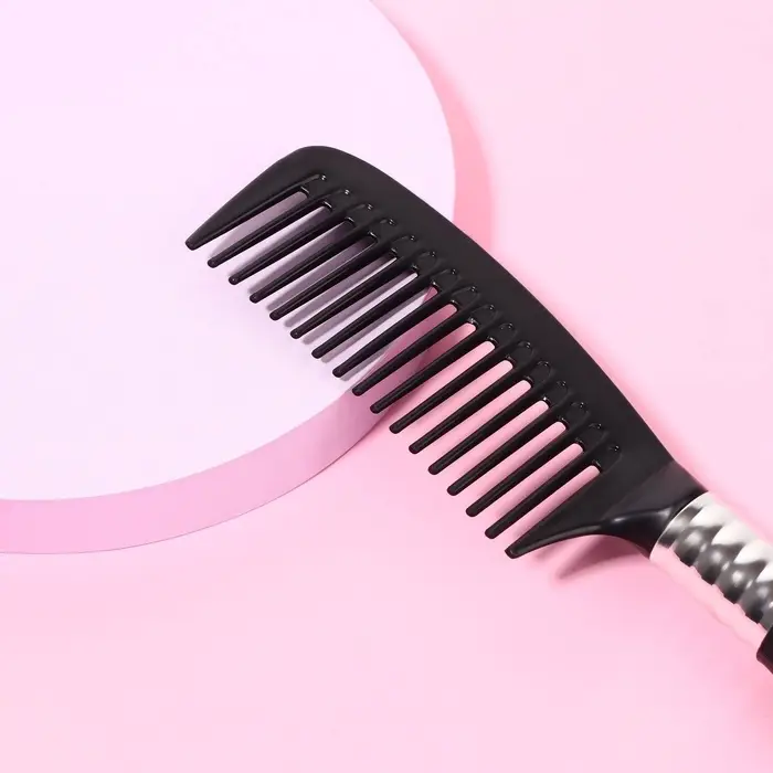 Расчёска, 4.5×21(±1) см, чёрная, серебристая Расчёска, 4.5×21(±1) см, чёрная, серебристая