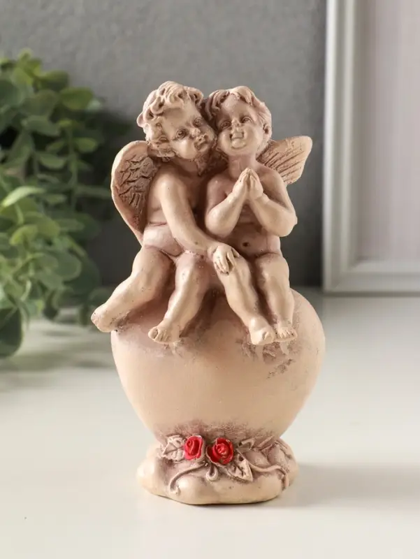 Статуэтка "Ангелочки на сердце" высота 15 см,  эффект состаривания, слоновая кость