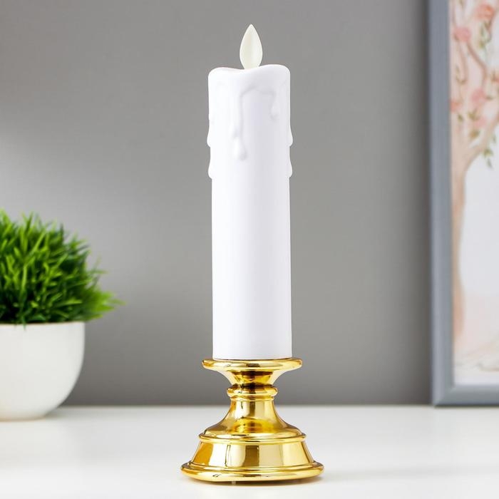 Светодиодная свеча в подсвечнике RISALUX «Большая», ночник LED с эффектом живого пламени, от батареек 2xААА, золото, 7×7×21 см Светодиодная свеча в подсвечнике RISALUX «Большая», ночник LED с эффектом живого пламени, от батареек 2xААА, золото, 7×7×21 см