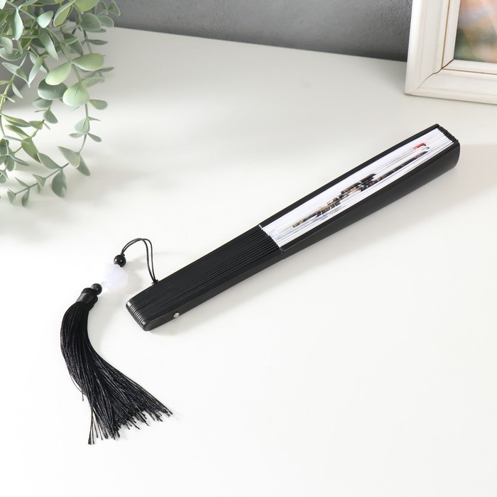 Веер пластик, текстиль h=27 см  Веер пластик, текстиль h=27 см "Парящий ястреб" белый, с кисточкой