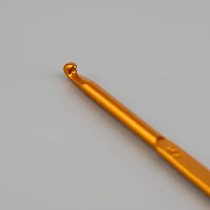 Крючок для вязания, двусторонний, d=3/4 мм, 13 см, цвет золотой