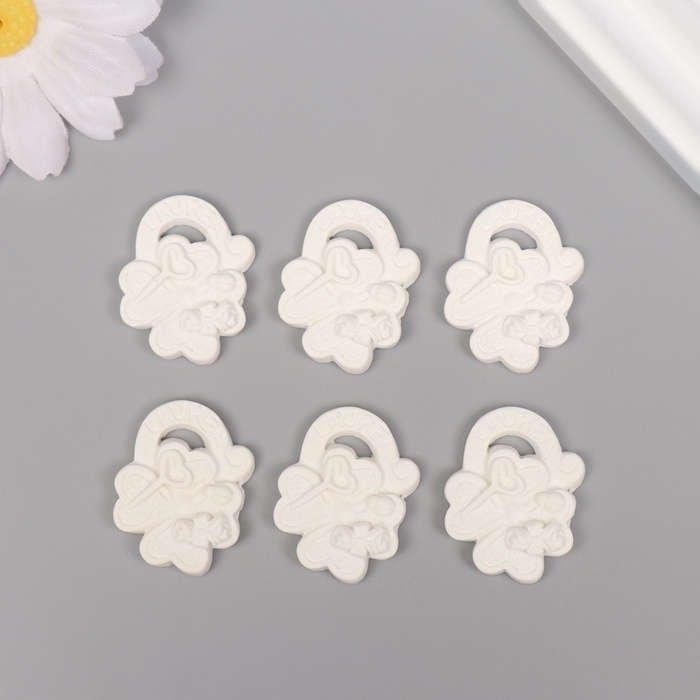 Декор для творчества полистоун Декор для творчества полистоун "Клевер с ключиком" белый набор 6 шт 2,5х2,8 см