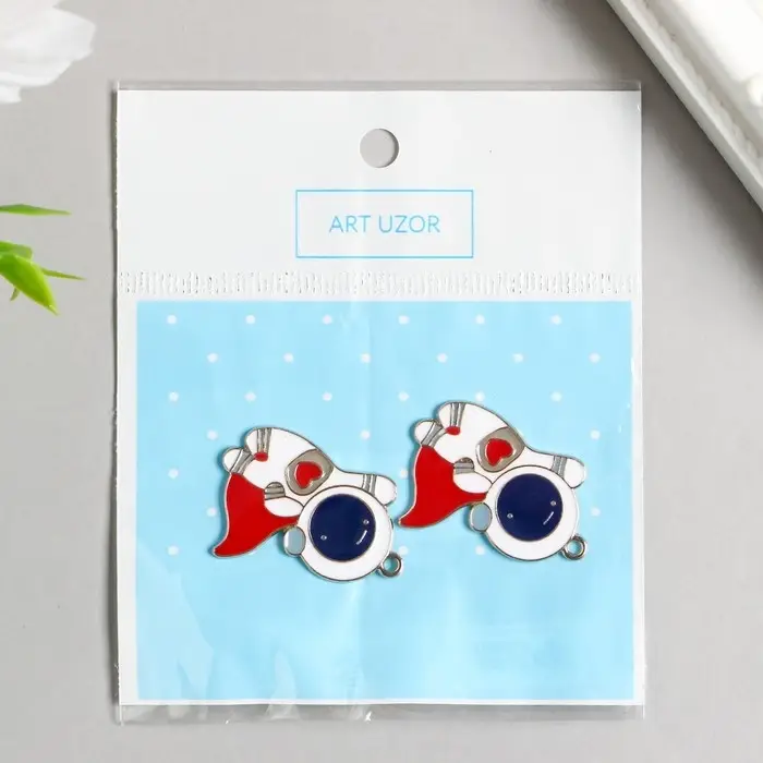 Металлический элемент, декоративная подвеска &laquo;Арт Узор. Космонавт в красном плаще&raquo;, золото, 3.1&times;2.5 см