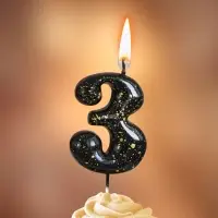 Свеча в торт "Черные брызги", цифра "3"