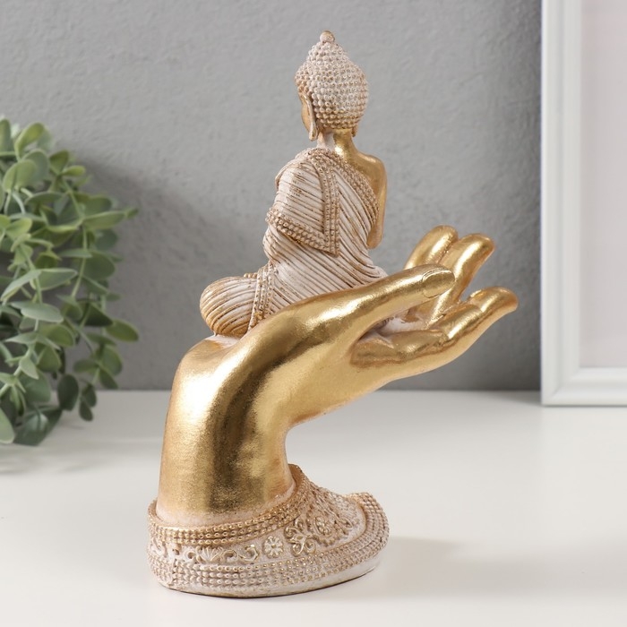 Сувенир полистоун Сувенир полистоун "Будда в белом одеянии. На ладони" 9х16,5х22,5 см