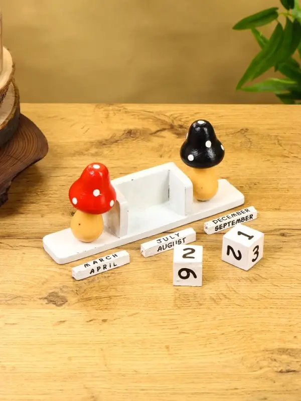 Календарь настольный "Мухоморчики" дерево 20х6х9 см