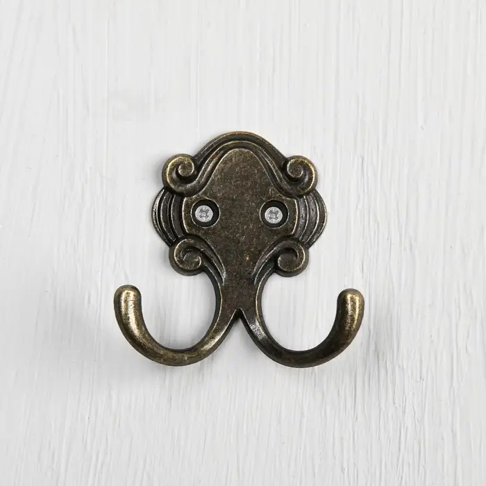 Крючок мебельный ТУНДРА TKd=022, двухрожковый, бронза