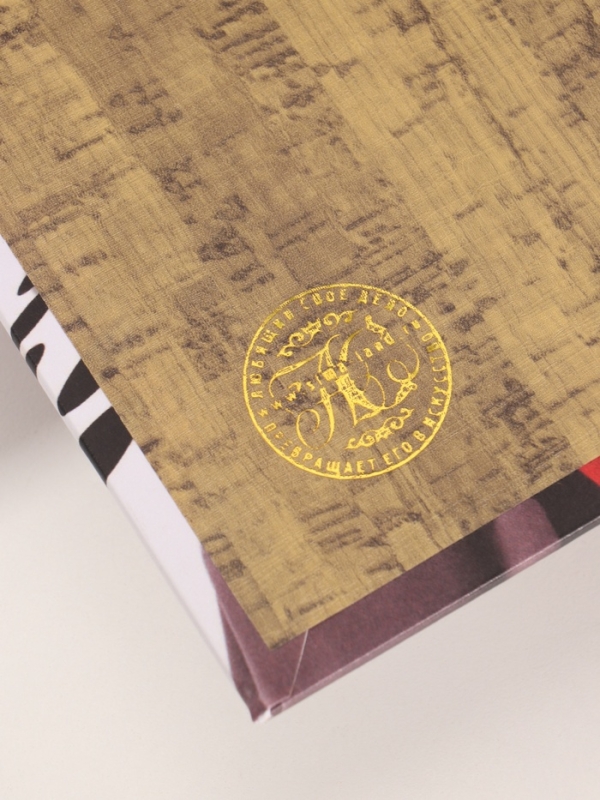 Сейф-книга дерево кожзам  Сейф-книга дерево кожзам "Девушка с каре. Мода" 21х13х5 см