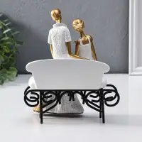 Сувенир полистоун "Родители с малышом на диванчике" бело-золотой 12,5х18х22,5 см