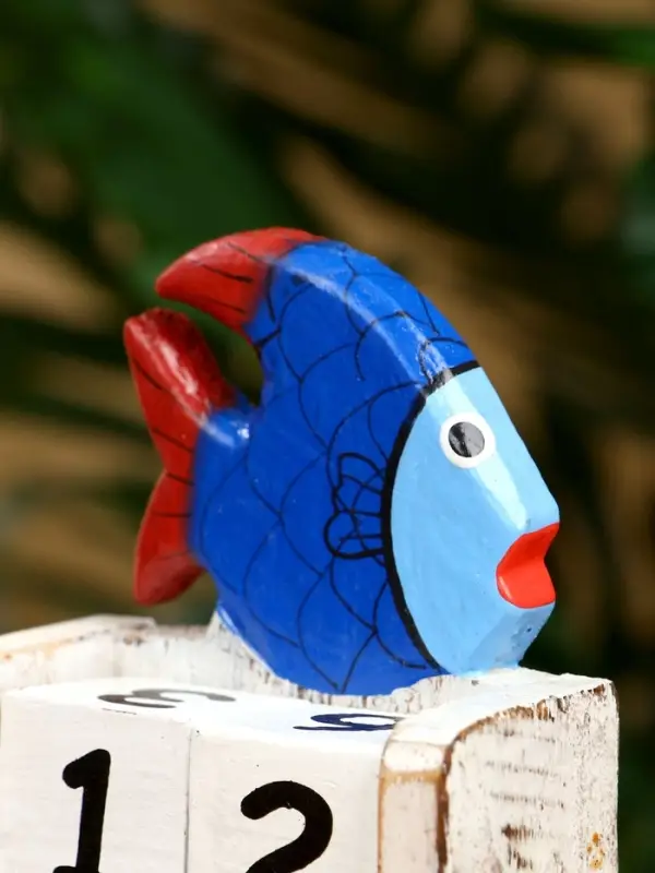 Календарь настольный «Рыбка», 7×4×10 см, дерево, сине-белый Календарь настольный «Рыбка», 7×4×10 см, дерево, сине-белый