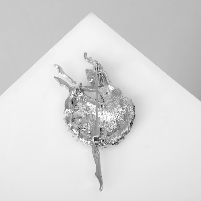 Брошь «Балерина», цвет белый в серебре Брошь «Балерина», цвет белый в серебре