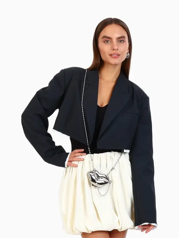 Сумка мини-клатч на магните, в форме губ, жёсткий корпус, на длинной цепочке, серебристая