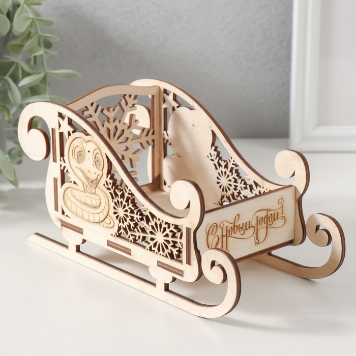 Шкатулка-сани  Шкатулка-сани "Змея. Снежинка." 19,5х9,5х10 см