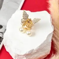 Крабик для волос &laquo;Милада&raquo;, белые бусинки, 2.5 см, золотистый