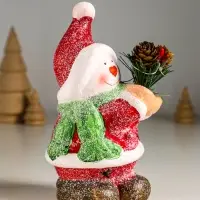 Сувенир керамика свет "Снеговик в красной шубке с еловой веточкой" 10х7,5х14,5 см