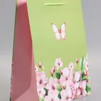 Пакет подарочный ламинированный &laquo;Цветы и бабочка&raquo;, 26&times;12&times;32 см