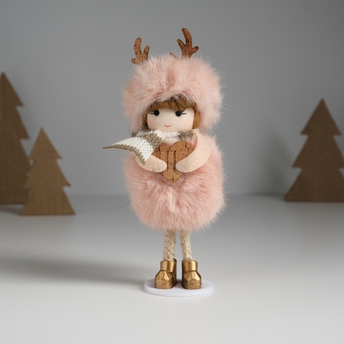 Кукла интерьерная Кукла интерьерная "Девочка в розовой шубке и шапке, с сердечком" 6х6х15 см