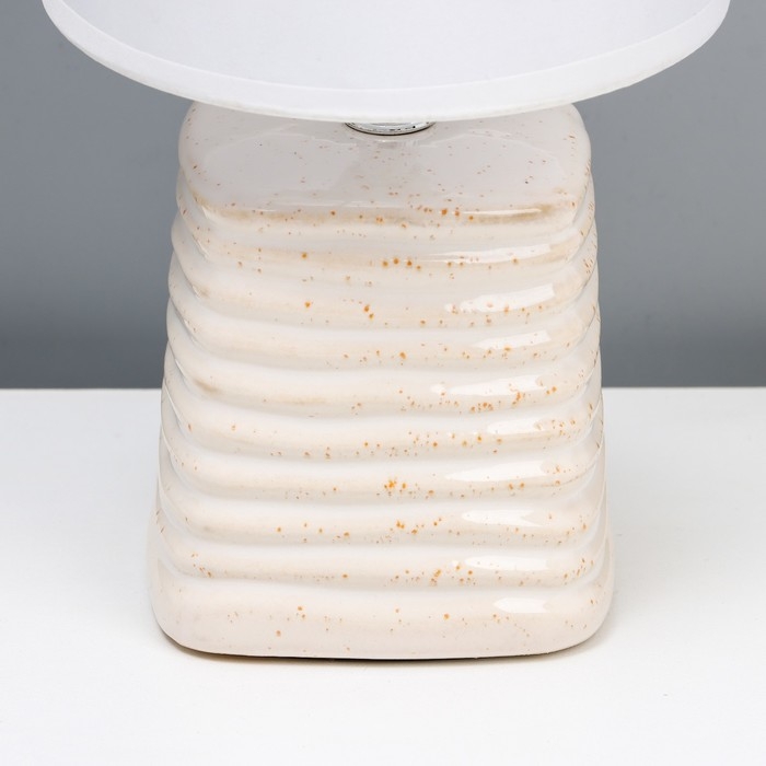 Настольная лампа Настольная лампа "Айрис" Е14 40Вт белый 14х14х26 см