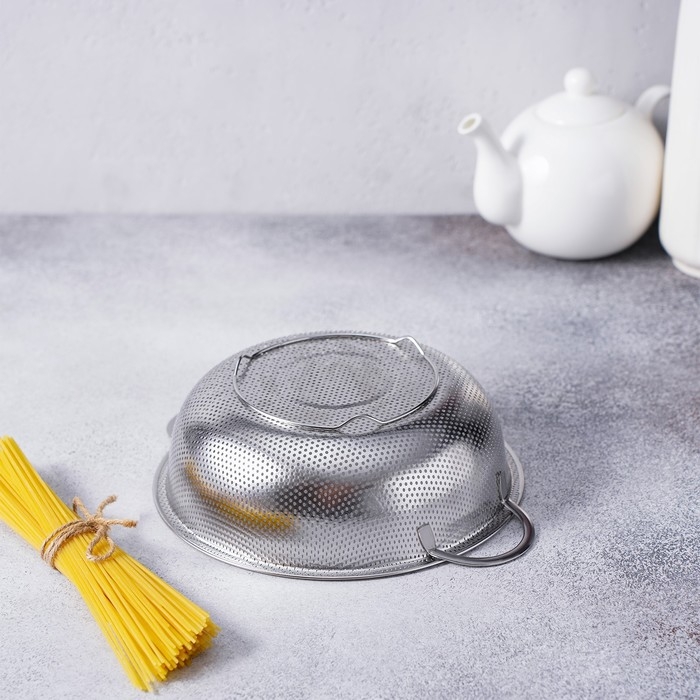 Дуршлаг из нержавеющей стали «Марко», d=22 см, две ручки, цвет хромированный Дуршлаг из нержавеющей стали «Марко», d=22 см, две ручки, цвет хромированный