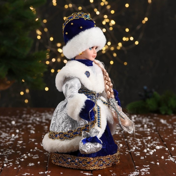 Снегурочка  Снегурочка "В меховом жилете с брошами" длинное платье, двигается, 30 см, серебристо-синий