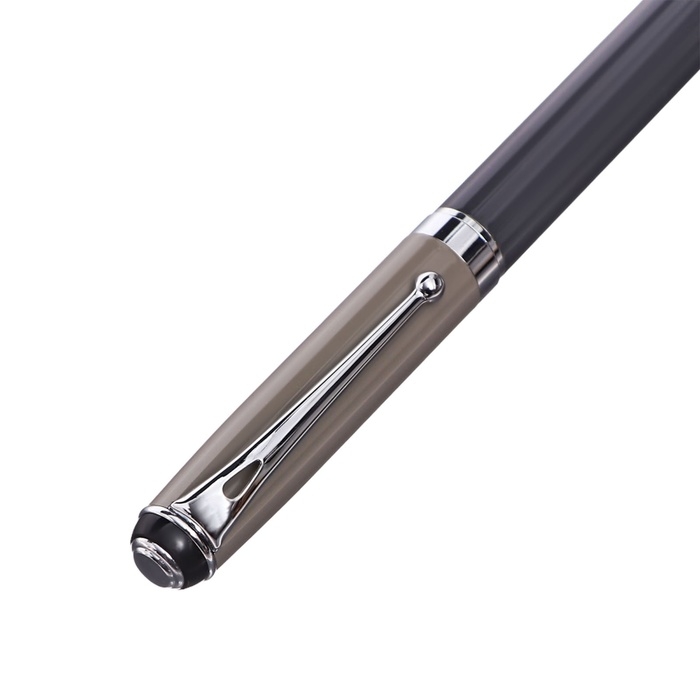 Ручка подарочная роллер в кожзам футляре Классика корпус серый/серебро Ручка подарочная роллер в кожзам футляре Классика корпус серый/серебро