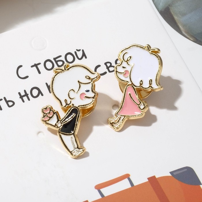 Набор значков (2 шт.) «Мальчик и девочка», цветной в золоте Набор значков (2 шт.) «Мальчик и девочка», цветной в золоте