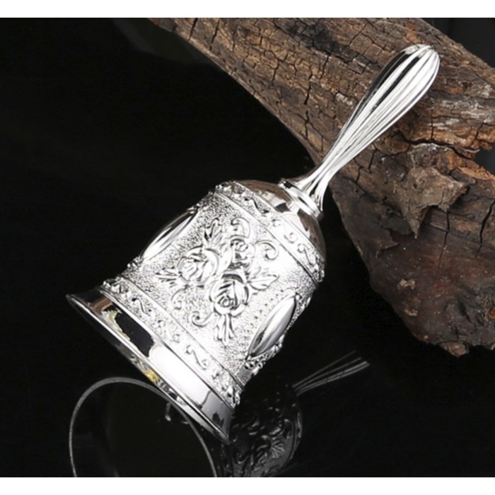 Колокольчик металлический с гравюрой, 11.3 х 5.4 см, серебро Колокольчик металлический с гравюрой, 11.3 х 5.4 см, серебро