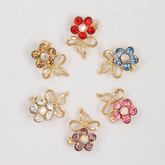 Брошь «Ассорти» цветы с бантом, цвет МИКС (неделимая фасовка 12 шт., цена за шт.) Брошь «Ассорти» цветы с бантом, цвет МИКС (неделимая фасовка 12 шт., цена за шт.)