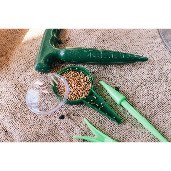 Набор, 4 предмета: конус - 2 шт., сеялка, пикировщик, пластик, Greengo Набор, 4 предмета: конус - 2 шт., сеялка, пикировщик, пластик, Greengo