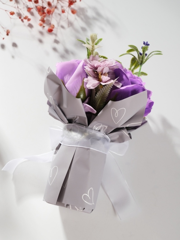 Букет из мыльных лепестков "Розы и флоксы в подарочной упаковке" сиреневый 12,5х12,5х20,5 см   10667