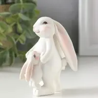 Сувенир полистоун "Заяц с зайчонком - возьми на ручки" 6,5х4х8,5 см