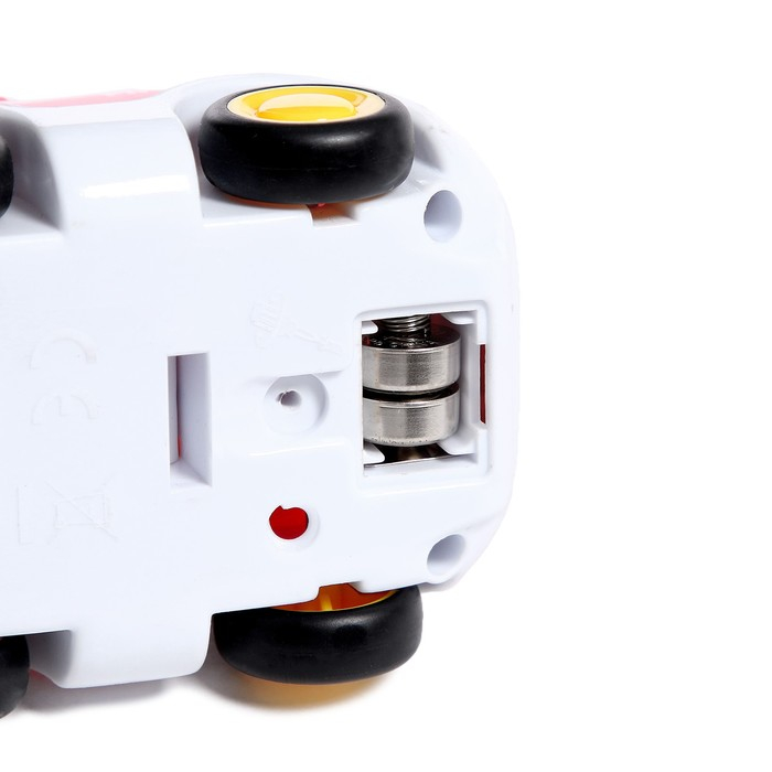 Музыкальная игрушка «Пожарная машина», звук, свет, цвет красный Музыкальная игрушка «Пожарная машина», звук, свет, цвет красный