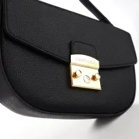 Сумка женская мессенджер TEXTURA на клапане, 23&times;6&times;15 см, чёрная