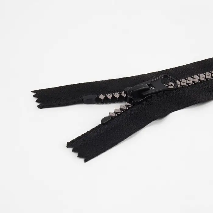 Молния «Трактор», №8, неразъёмная, замок автомат, 18 см, чёрная Молния «Трактор», №8, неразъёмная, замок автомат, 18 см, чёрная