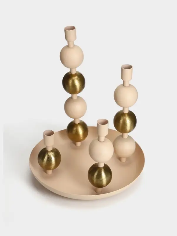 Подсвечник на 4 свечи на тарелке со сферами, 25.5&times;22.5&times;32 см, бежевый