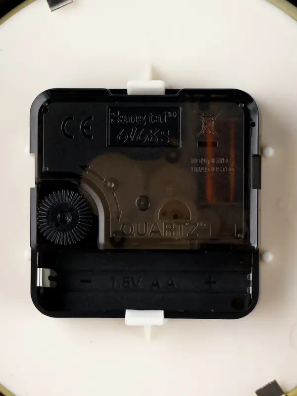 Часы настенные интерьерные &laquo;Тактоо&raquo;, двусторонние, на подвесе, бесшумные, плавный ход, 24&times;30 см, от батарейки 1&times;АА